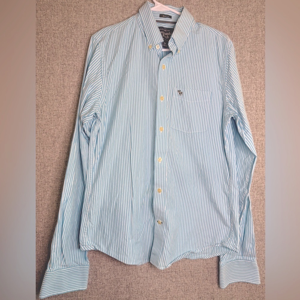 Abercrombie‎ & Fitch Light Blue Striped Muscle Shirt Size Medium Preppy